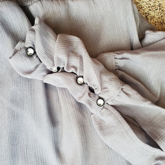Gorgeous chiffon soft grey blouse - Picture 2 of 5